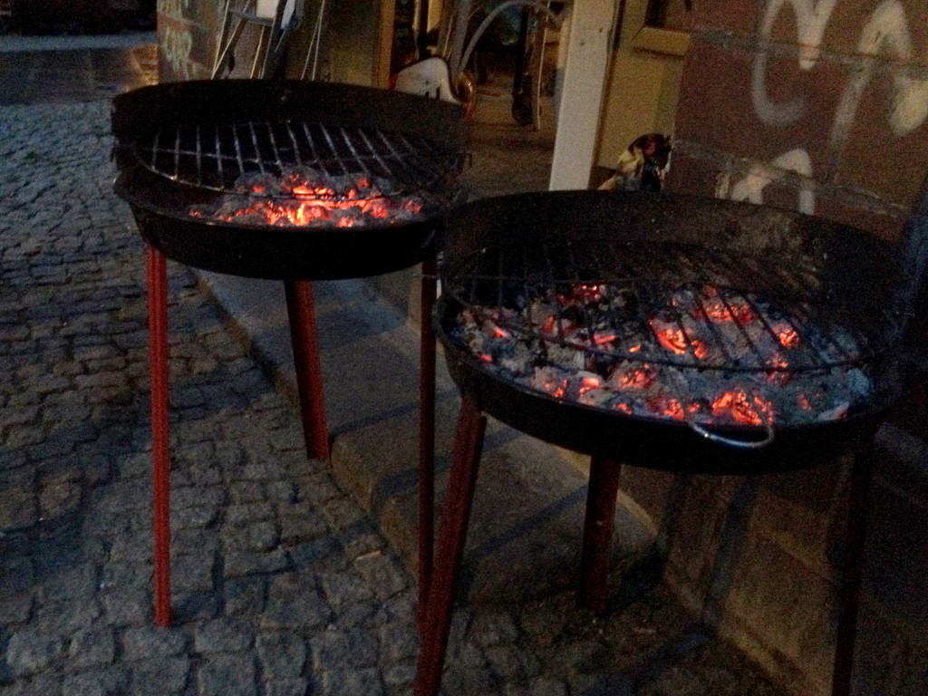 Berlin Barbecue: picture of typical Berlin grilling devices – Berlin street style barbecue